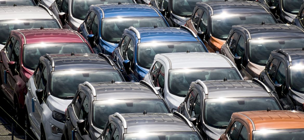 Ile nowych samochod&oacute;w rejestrują Polacy?