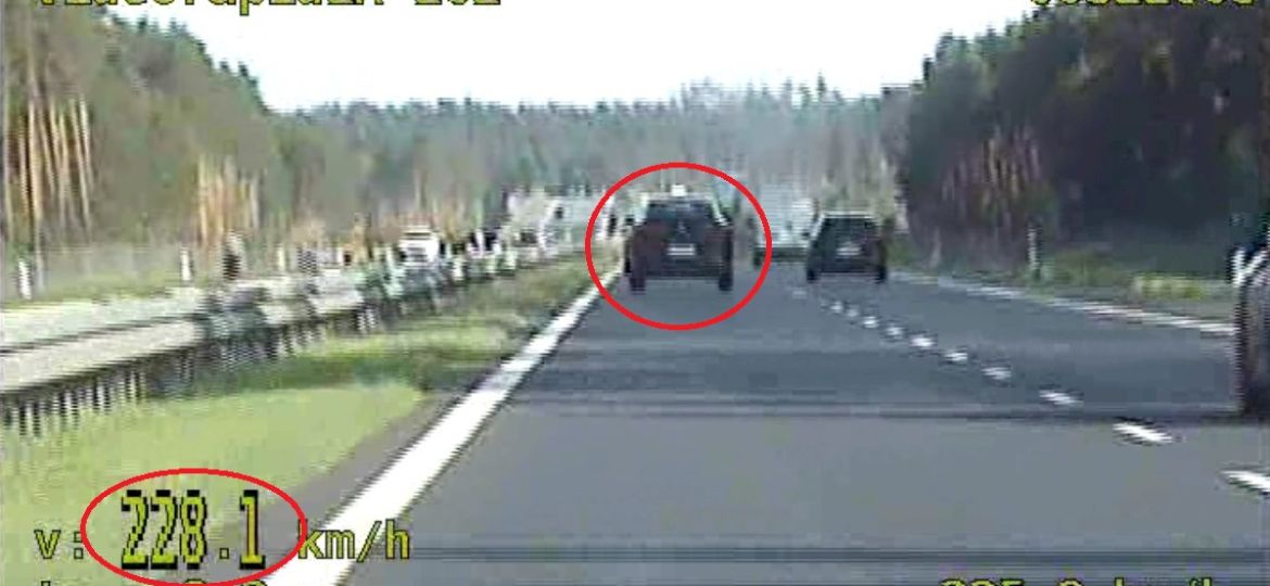<strong>WALKA Z PIRATAMI DROGOWYMI.</strong> Policja zatrzymała kierowc&oacute;w, kt&oacute;rzy pędzili blisko 230 km/h <strong>[ZOBACZ NAGRANIE]</strong>