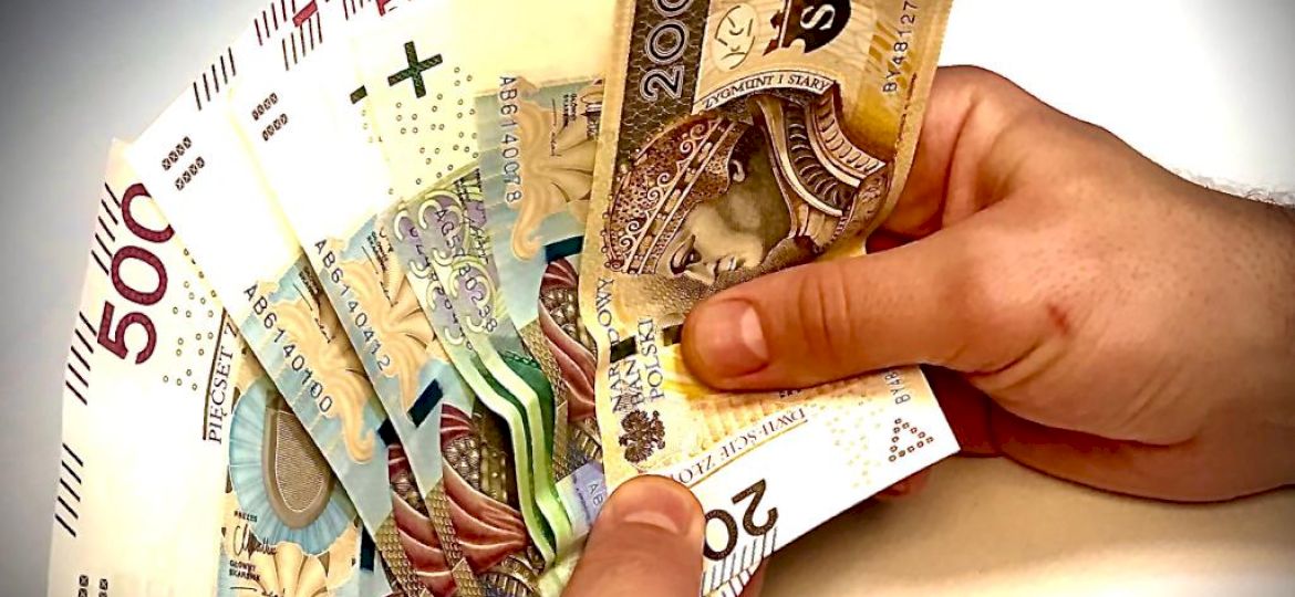 <strong>PRAWNIK ODPOWIADA. </strong>Czy ZUS może cofnąć prawo do pobierania świadczenia 500 plus dla senior&oacute;w?