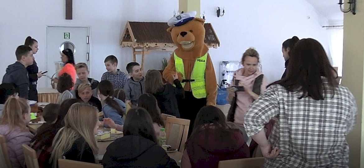 <strong>POMOC OFIAROM</strong>. Dzieci z domu dziecka w Mariupolu znalazły schronienie na Podkarpaciu. Odwiedzili je reporterzy PoznajFakty.pl <strong>[MOBILNE STUDIO]</strong>