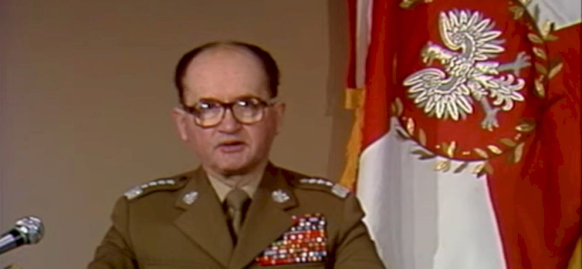 <strong>PRZEGLĄD MEDI&Oacute;W.</strong> 40 lat po stanie wojennym, Piotr Kraśko skazany, atak kibic&oacute;w na piłkarzy