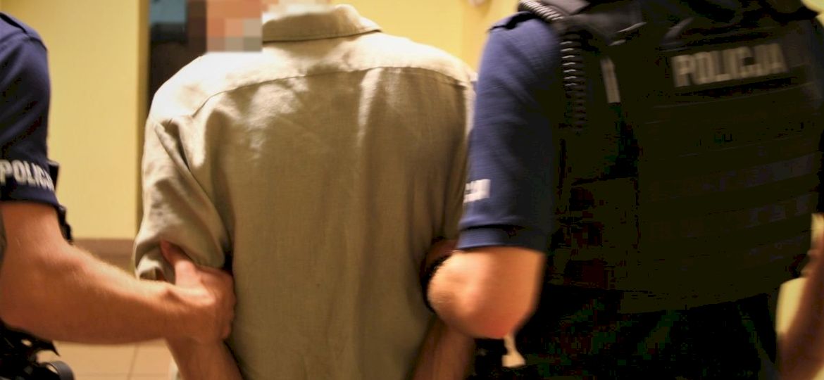 <strong>ATAKI NA DUCHOWNYCH.</strong> Bandyta z rewolwerem napadł na księdza. Ten nie przestraszył się i ujął przestępcę