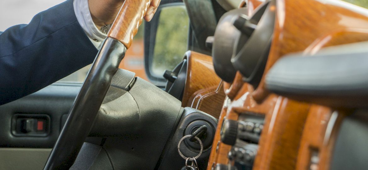 <strong>NIETYPOWE OSZUSTWO.</strong> Zmyślał wypadki, by pojeździć za darmo luksusowym autem