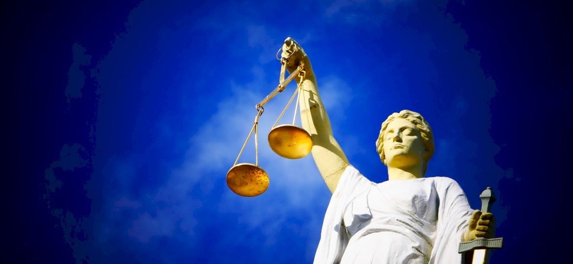 <strong>PRAWNIK ODPOWIADA.</strong> Odpowiedzialność karna i cywilna w jednej sprawie. Jak się mają do siebie?