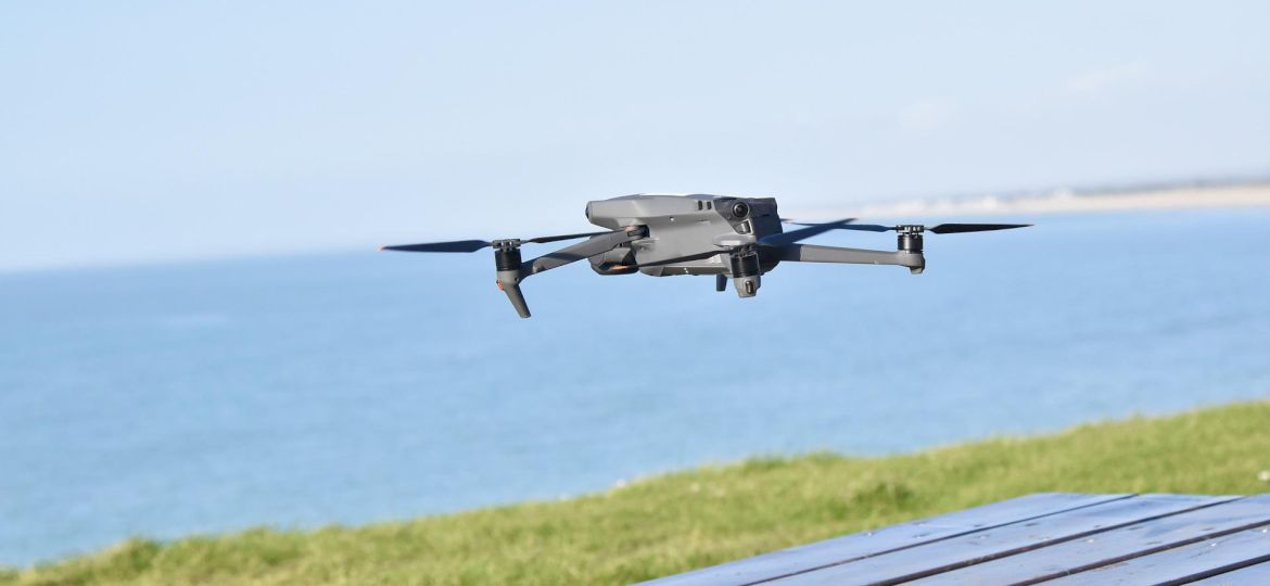 <strong>PRAWNIK ODPOWIADA.</strong> Przepisy dotyczące użytkowania dron&oacute;w. Jak robić to bezpiecznie?