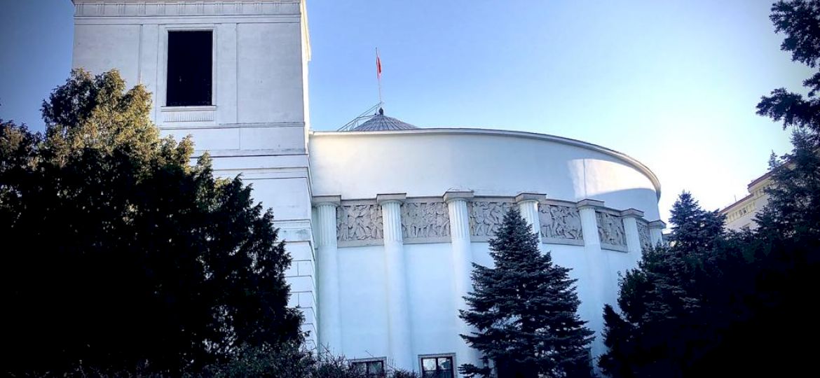 <strong>Raport IAOM. </strong>Reakcje polityk&oacute;w i medi&oacute;w na uchwalenie nowelizacji Kodeksu postępowania administracyjnego