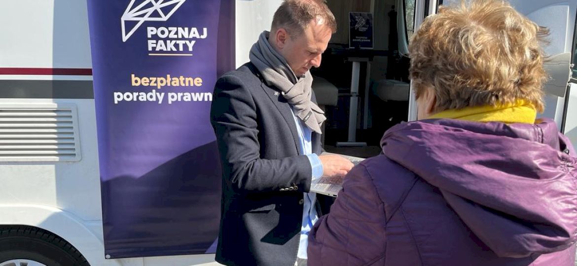 <strong>NASZA AKCJA.</strong> Mobilny punkt bezpłatnych porad prawnych. O co najczęściej pytają Polacy? <strong>[WIDEO]</strong>
