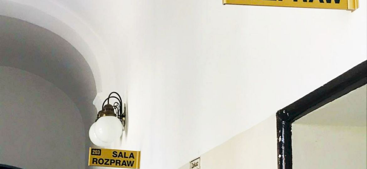 <strong>PRAWNIK ODPOWIADA.</strong> Obowiązkowy udział w rozprawie cywilnej. Czy coś grozi za niestawienie się w sądzie?