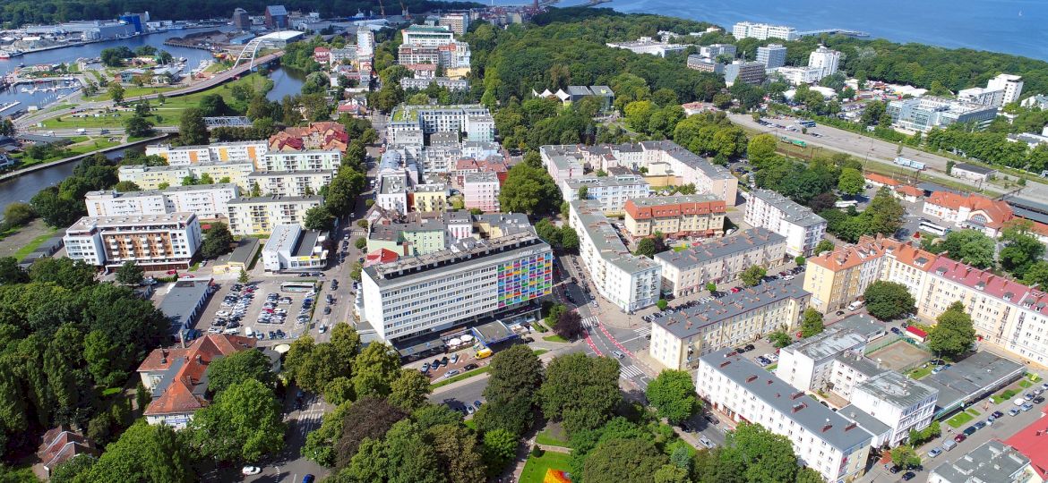 Policja ostrzega przed oszustami oferującymi nieistniejące apartamenty nad morzem