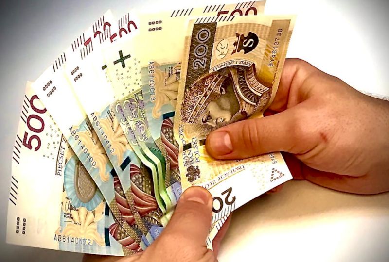 <strong>PRAWNIK ODPOWIADA. </strong>Czy ZUS może cofnąć prawo do pobierania świadczenia 500 plus dla senior&oacute;w?