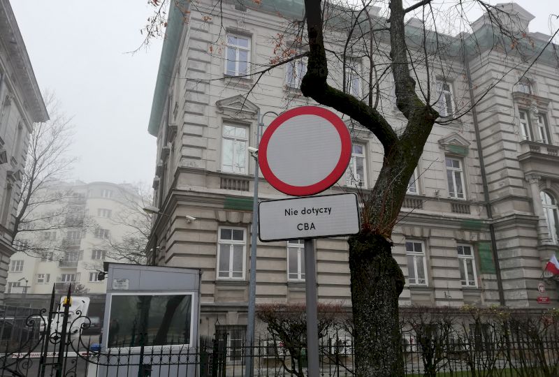 CBA ostrzega przed oszustami. Udając funkcjonariuszy, pr&oacute;bują wyłudzić pieniądze