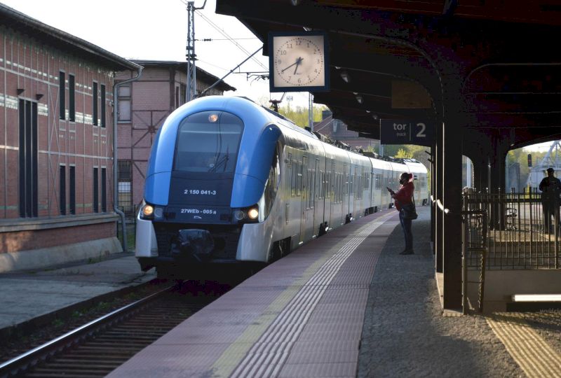 <strong>PRAWNIK ODPOWIADA.</strong> Czy awaria biletomatu w pociągu lub autobusie jest wystarczającym powodem do anulowania mandatu?