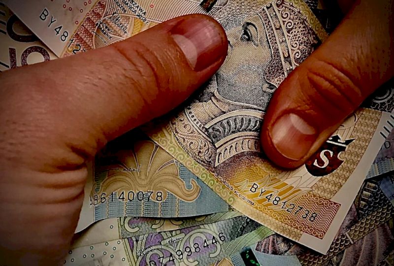 Uwaga na przestępc&oacute;w udających przedsiębiorc&oacute;w. Zamiast zatrudniać, wyłudzają pieniądze