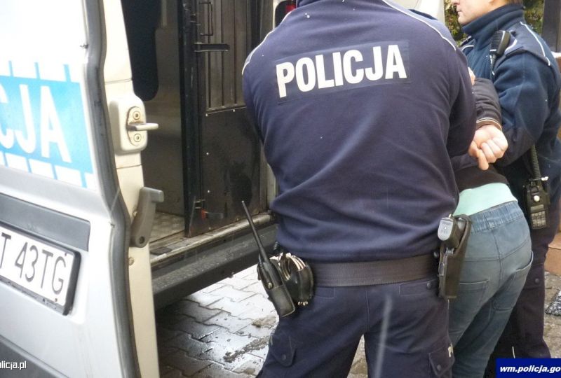 <strong>UWAGA, PRZESTĘPCA!</strong> Szaleniec groził sprzedawczyni strzykawką z nieznaną substancją