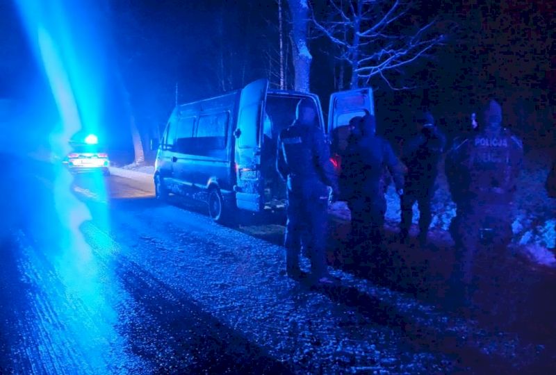 Pomoc w nielegalnym przekraczaniu granicy to przestępstwo. Wpadają kolejne osoby zamieszane w przemyt migrant&oacute;w