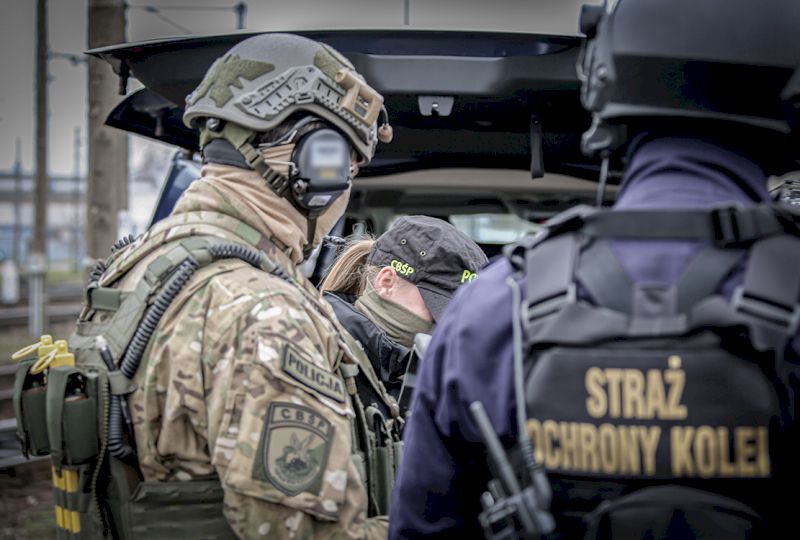 <strong>OSTRZEGAMY.</strong> Uwaga na kradzieże w pociągach. Policja poszukuje poszkodowanych