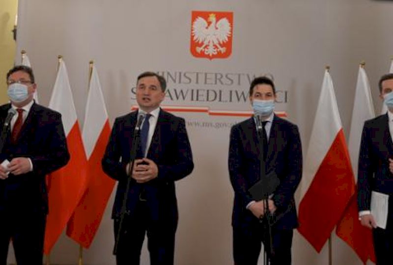 Parlament Europejski chce odebrania Polsce eurofunduszy. Mocny głos sprzeciwu Ministerstwa Sprawiedliwości