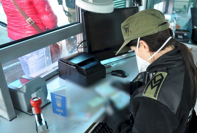 <strong>PRAWNIK ODPOWIADA.</strong> Problemy prawne uchodźc&oacute;w. Czy babcia z wnuczką zostaną wpuszczone do Polski? <strong>[MOBILNE STUDIO]</strong>