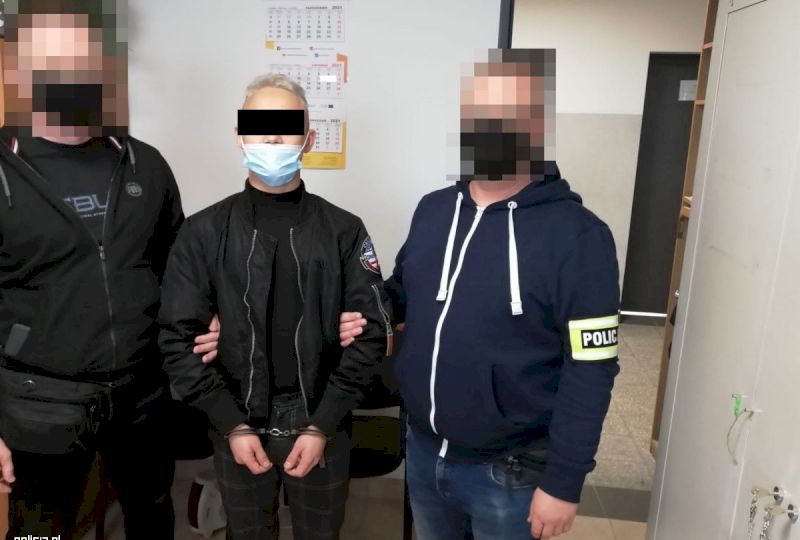 Przestępcy wyłudzają pieniądze metodą &bdquo;na wypadek&rdquo;. Jeden z nich trafił właśnie za kratki